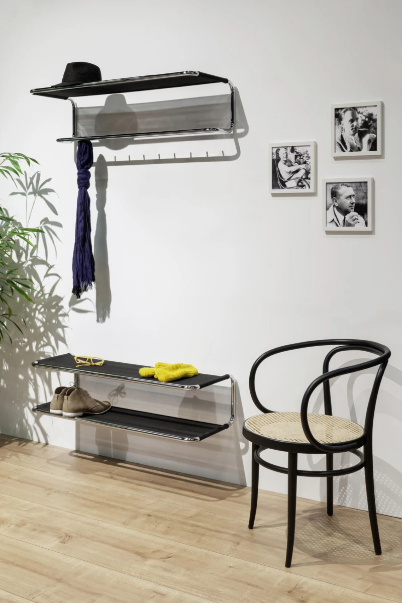 Thonet 209 Bugholz Stuhl in Schwarz Garderobe