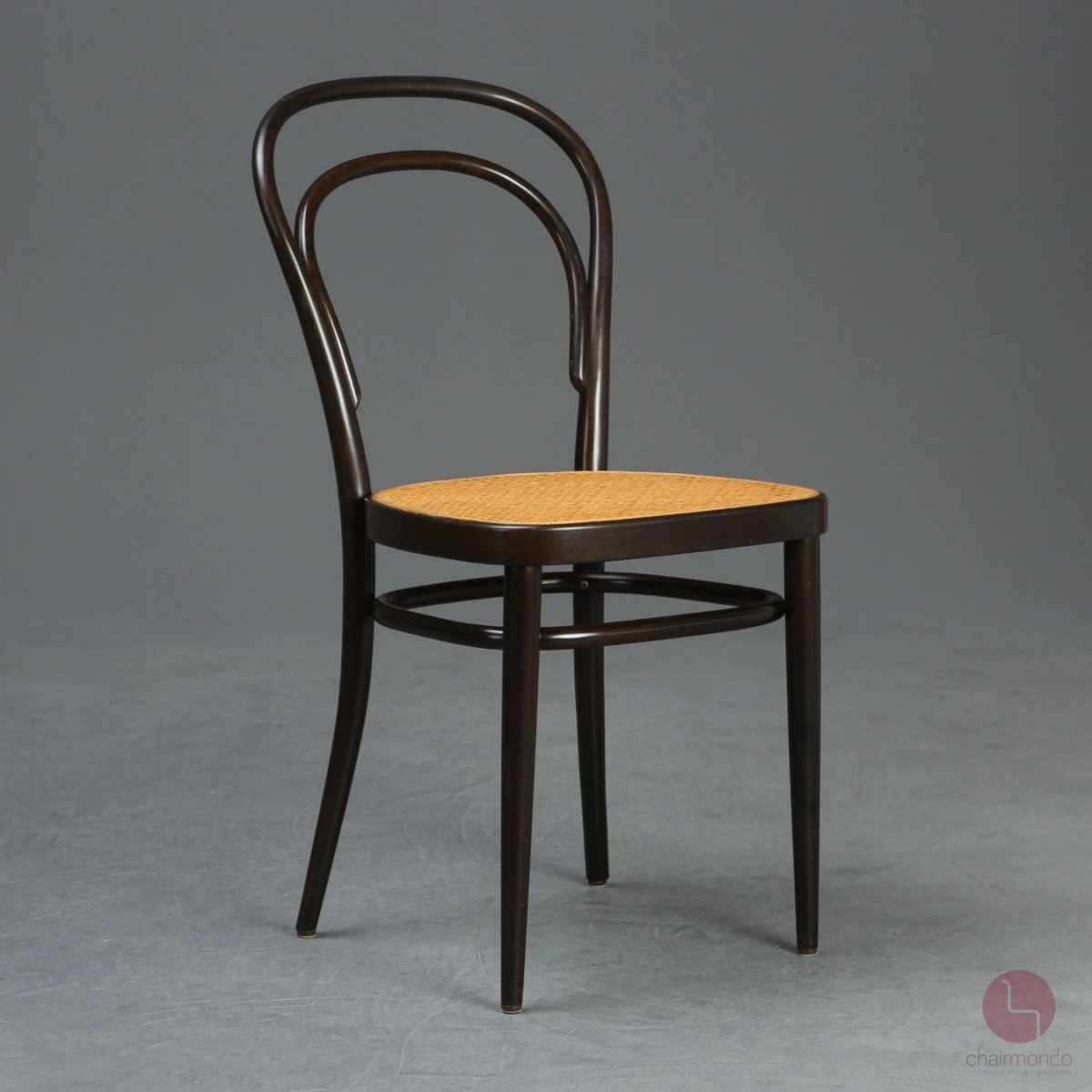 Thonet 214 Kaffeehausstuhl in Nussbaum Braun mit Wiener Geflecht gebraucht