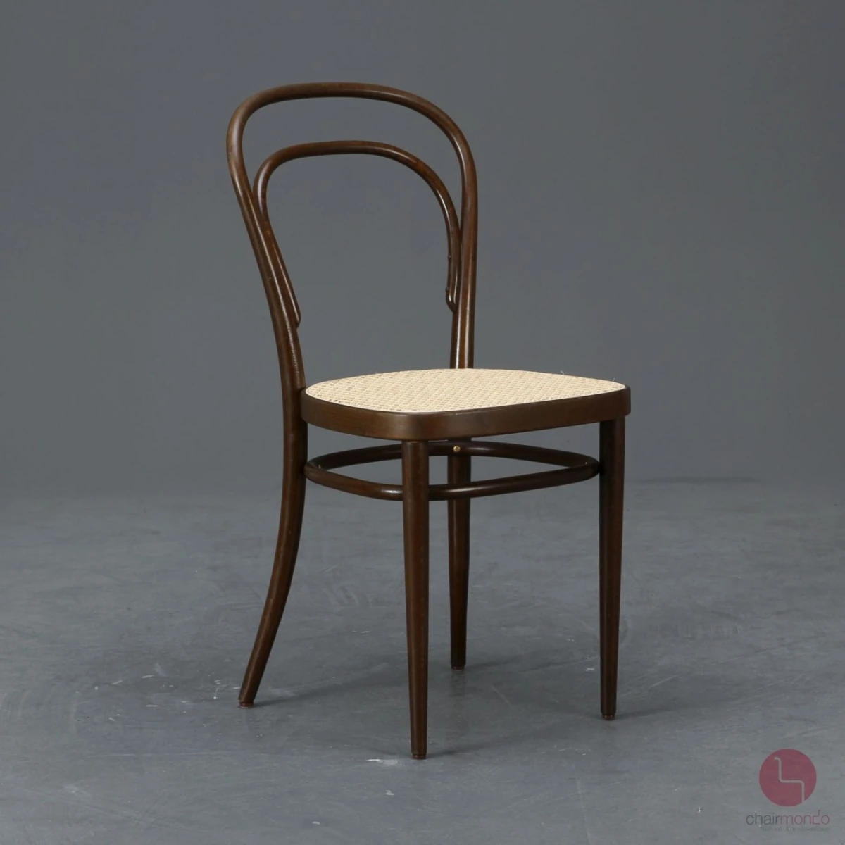 Thonet 214 Nussbaum Braun Bugholzstuhl mit neuem Geflecht gebraucht