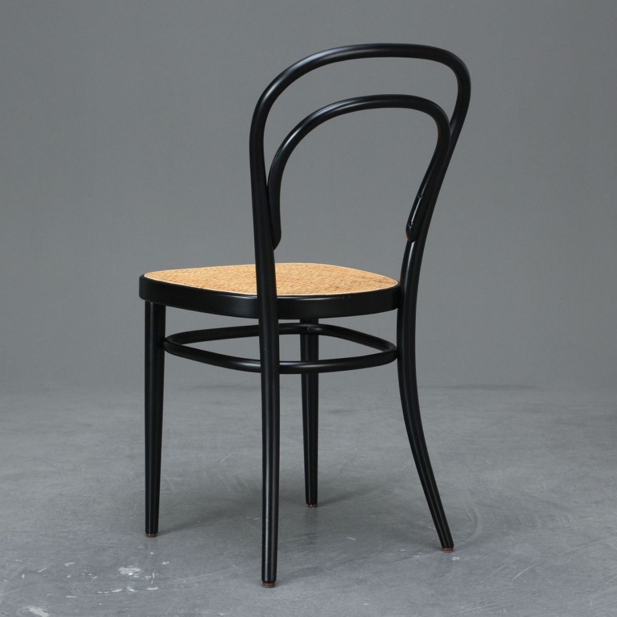 Preview: Thonet 214 Bugholz Stuhl in Schwarz mit Wiener Geflecht gebraucht