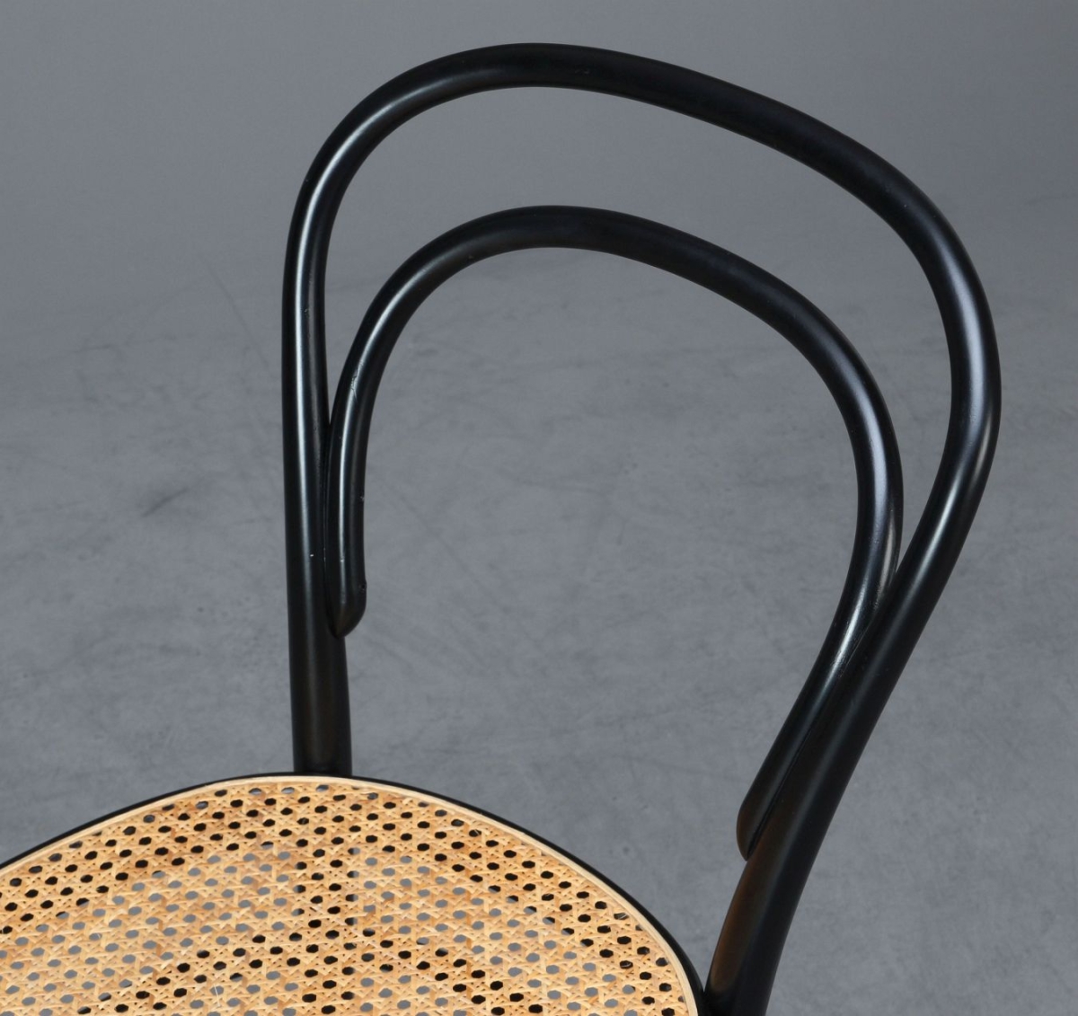 Preview: Thonet 214 Bugholz Stuhl in Schwarz mit Wiener Geflecht gebraucht