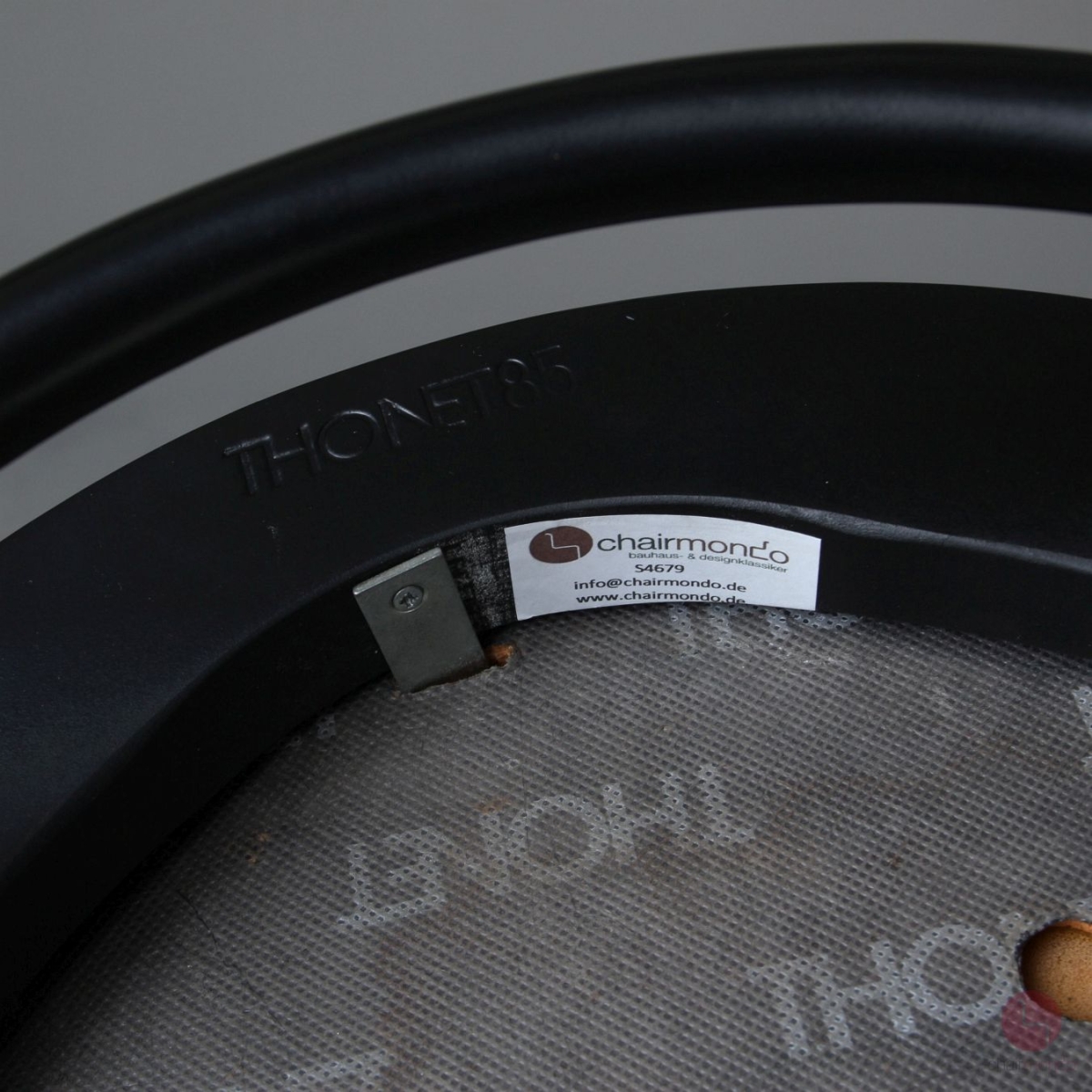 Preview: Thonet 214 PH Hocker mit neuem Leder schwarz