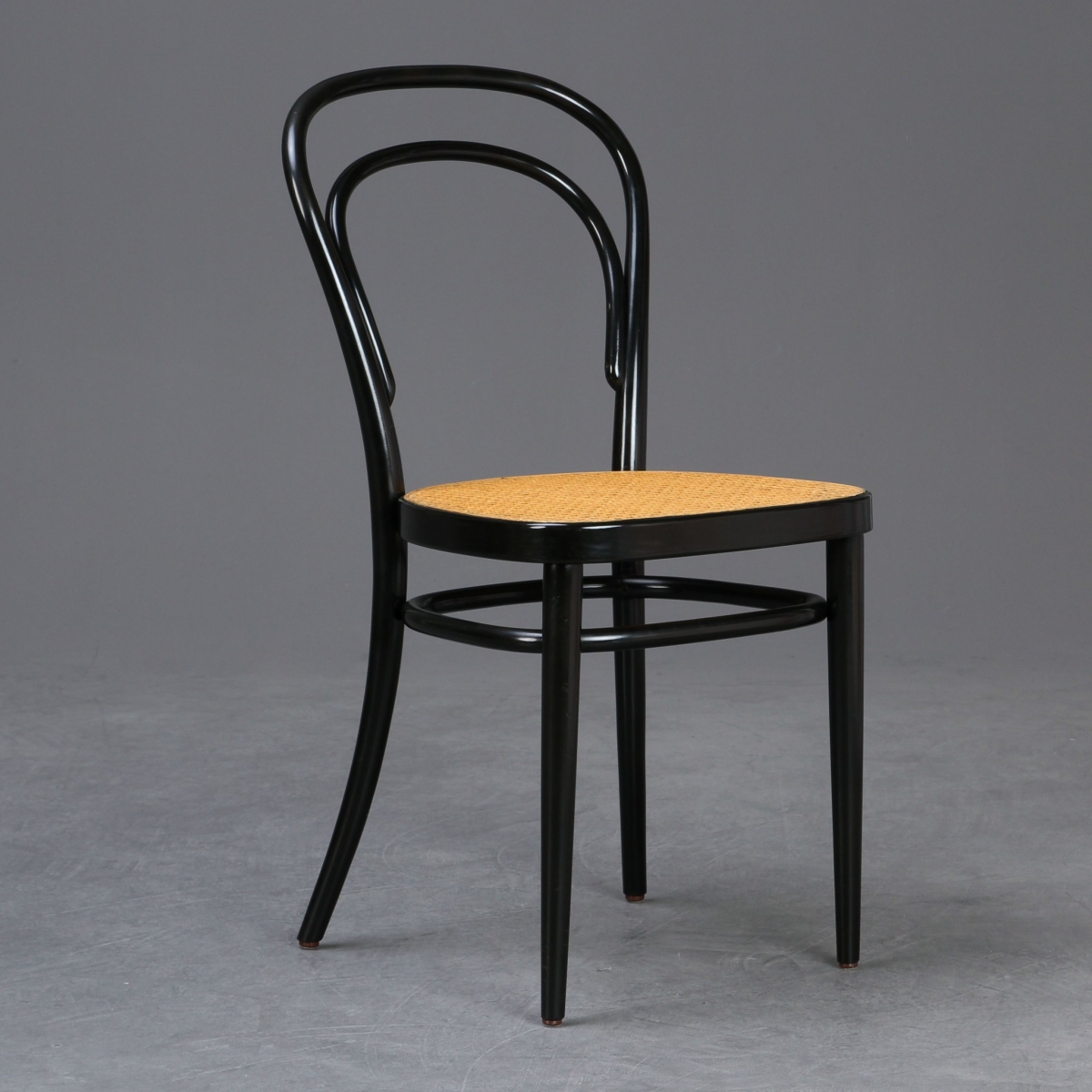 Preview: Thonet 214 Kaffeehaus Stuhl Schwarz mit patiniertem Geflecht gebraucht