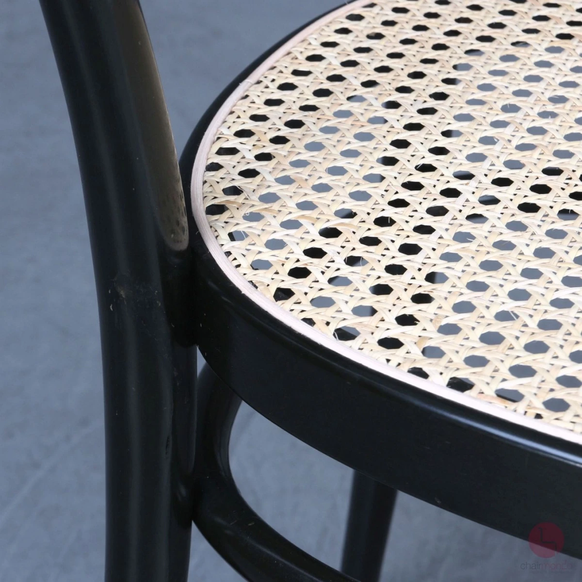 Thonet 214 Bugholz Stuhl in Schwarz mit neuem Wiener Geflecht gebraucht