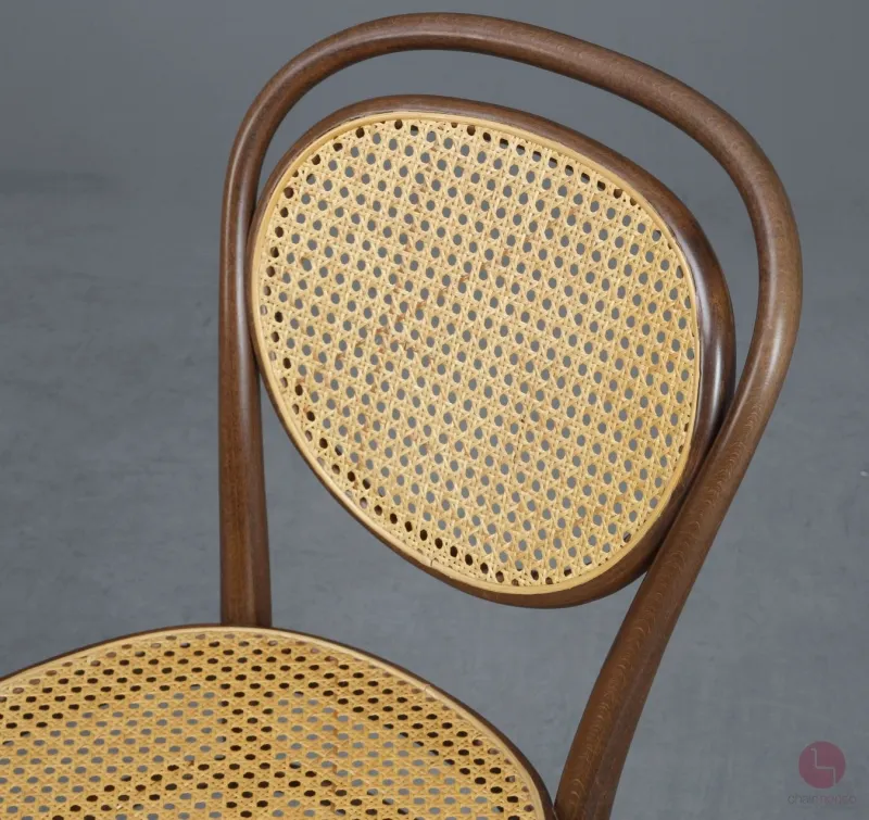 Thonet 215 R Bugholz Stuhl Nussbaum Braun mit Patina Wiener Geflecht gerbaucht