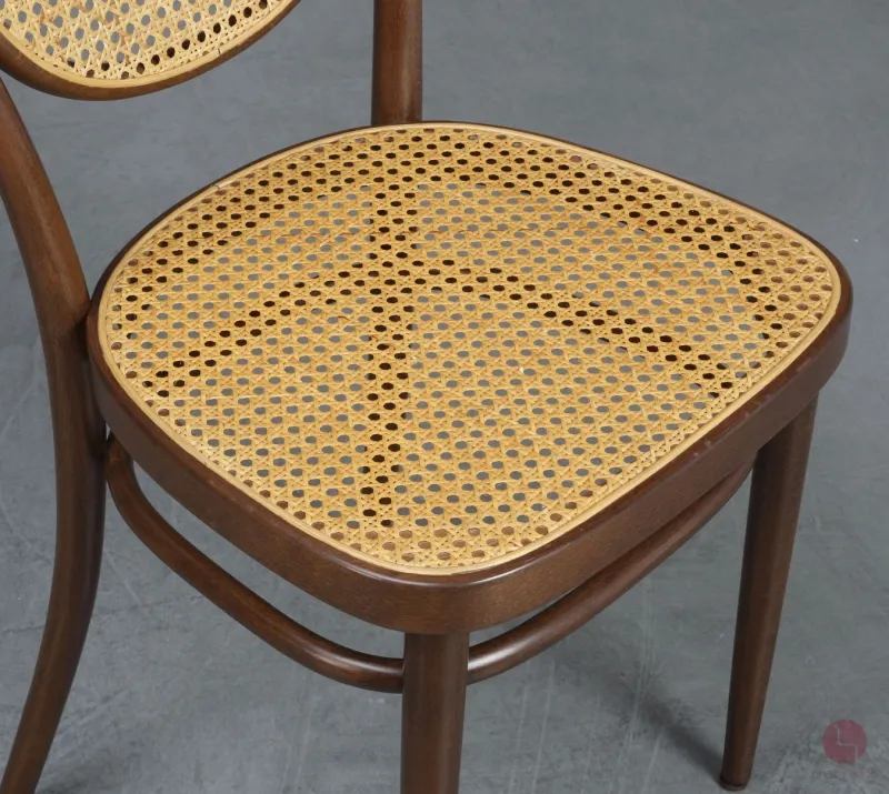 Thonet 215 R Bugholz Stuhl Nussbaum Braun mit Patina Wiener Geflecht gerbaucht