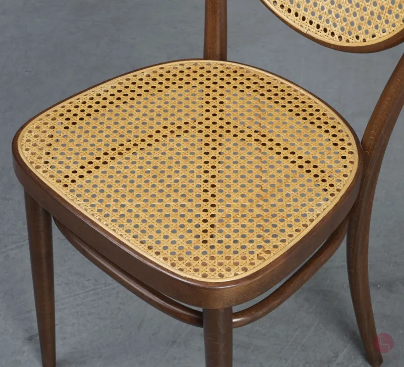 Thonet 215 R Bugholz Stuhl Nussbaum Braun mit Patina Wiener Geflecht gerbaucht