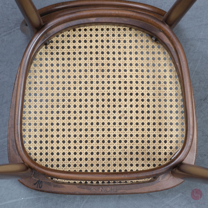 Thonet 215 R Bugholz Stuhl Nussbaum Braun mit Patina Wiener Geflecht gerbaucht