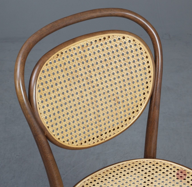 Thonet 215 R Bugholz Stuhl Nussbaum Braun mit neuem Wiener Geflecht gerbaucht