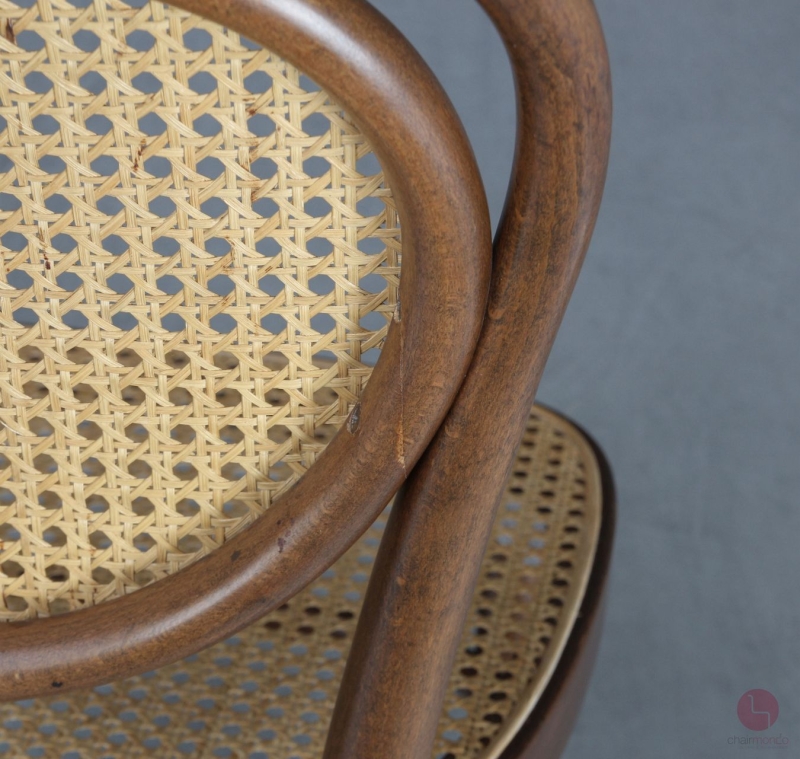 Thonet 215 R Bugholz Stuhl Nussbaum Braun mit neuem Wiener Geflecht gerbaucht