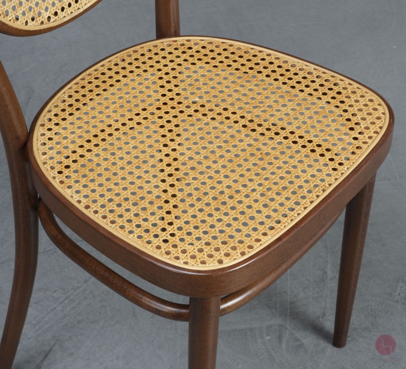 Thonet 215 R Bugholz Stuhl Nussbaum Braun mit Patina Wiener Geflecht gerbaucht