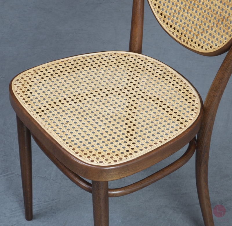 Thonet 215 R Bugholz Stuhl Nussbaum Braun mit neuem Wiener Geflecht gerbaucht