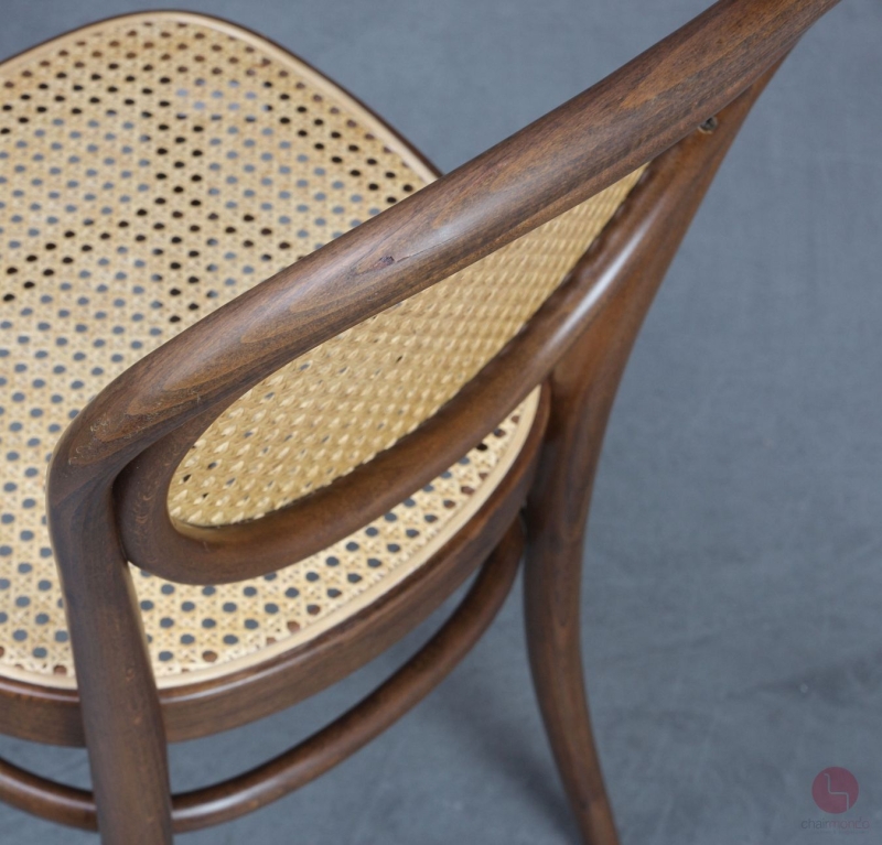 Thonet 215 R Bugholz Stuhl Nussbaum Braun mit neuem Wiener Geflecht gerbaucht