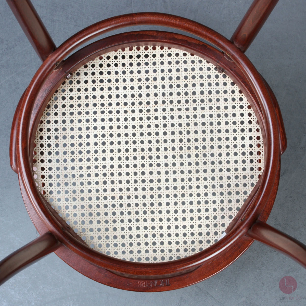 Thonet 233 Bugholz Stuhl in Mahagoni Braun mit neuem Geflecht gebraucht