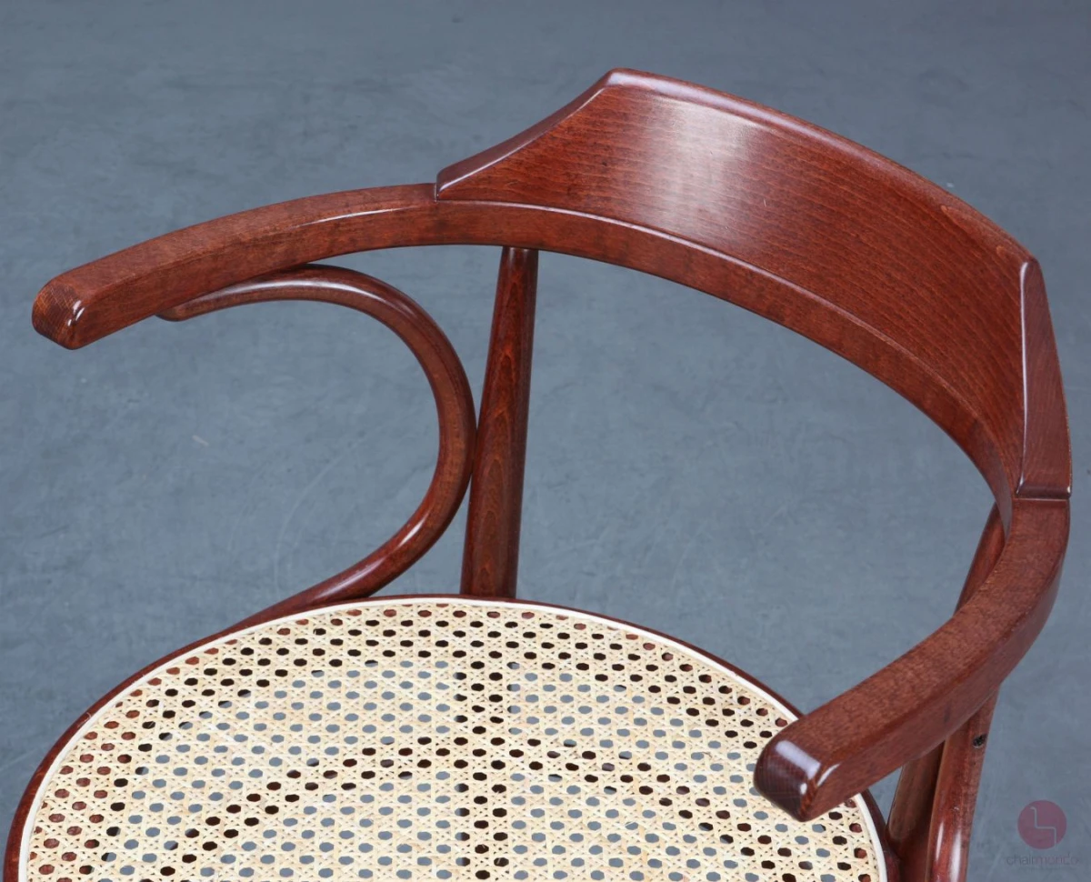 Thonet 233 Bugholz Stuhl in Mahagoni Braun mit neuem Geflecht gebraucht