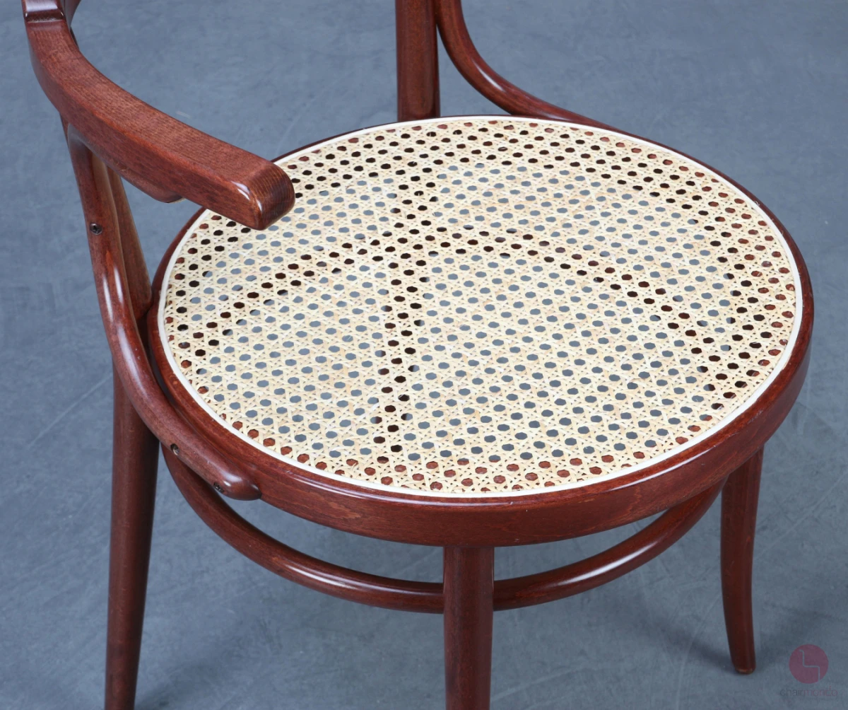 Thonet 233 Bugholz Stuhl in Mahagoni Braun mit neuem Geflecht gebraucht
