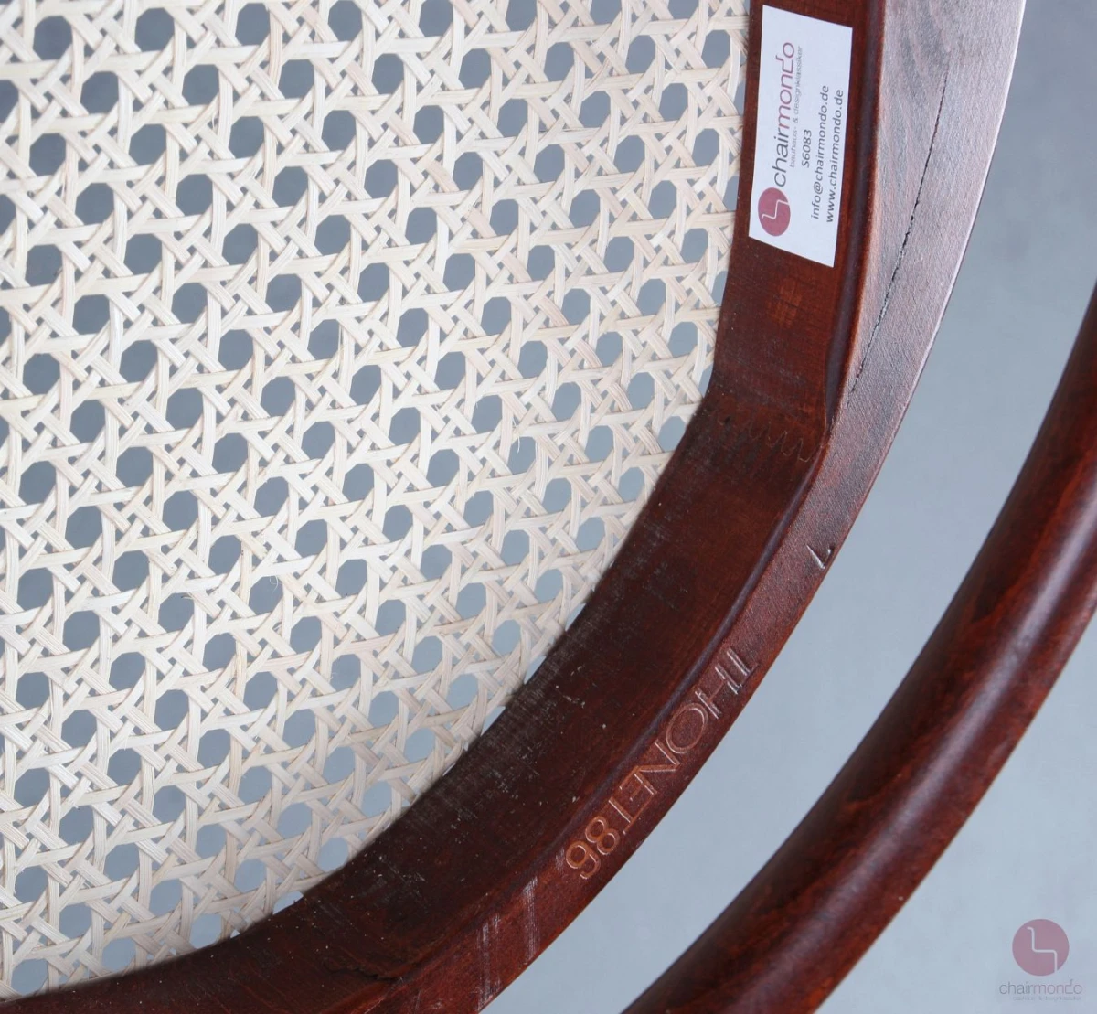 Thonet 233 Bugholz Stuhl in Mahagoni Braun mit neuem Geflecht gebraucht