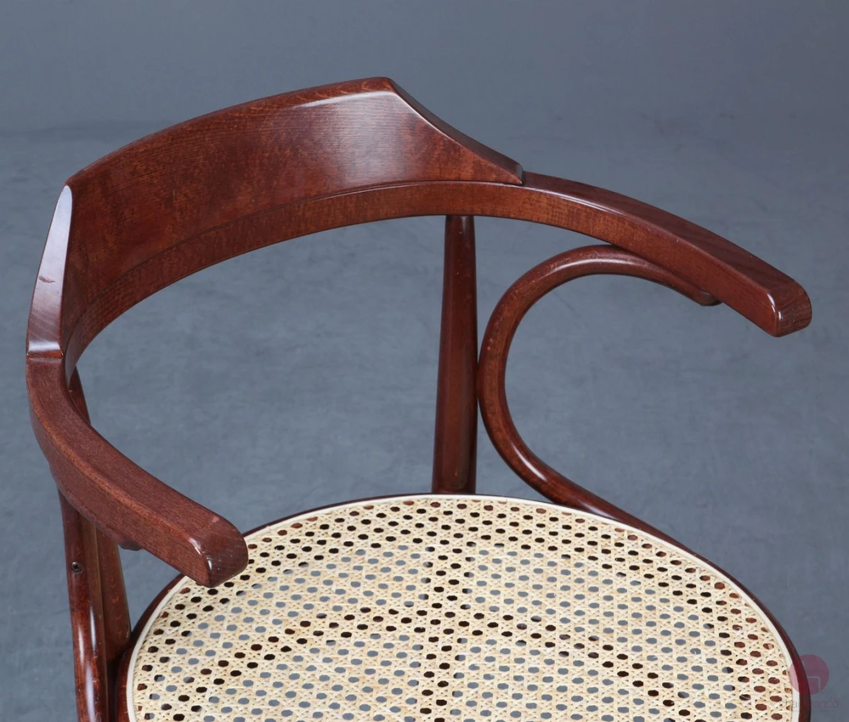 Thonet 233 Bugholz Stuhl in Mahagoni Braun mit neuem Geflecht gebraucht