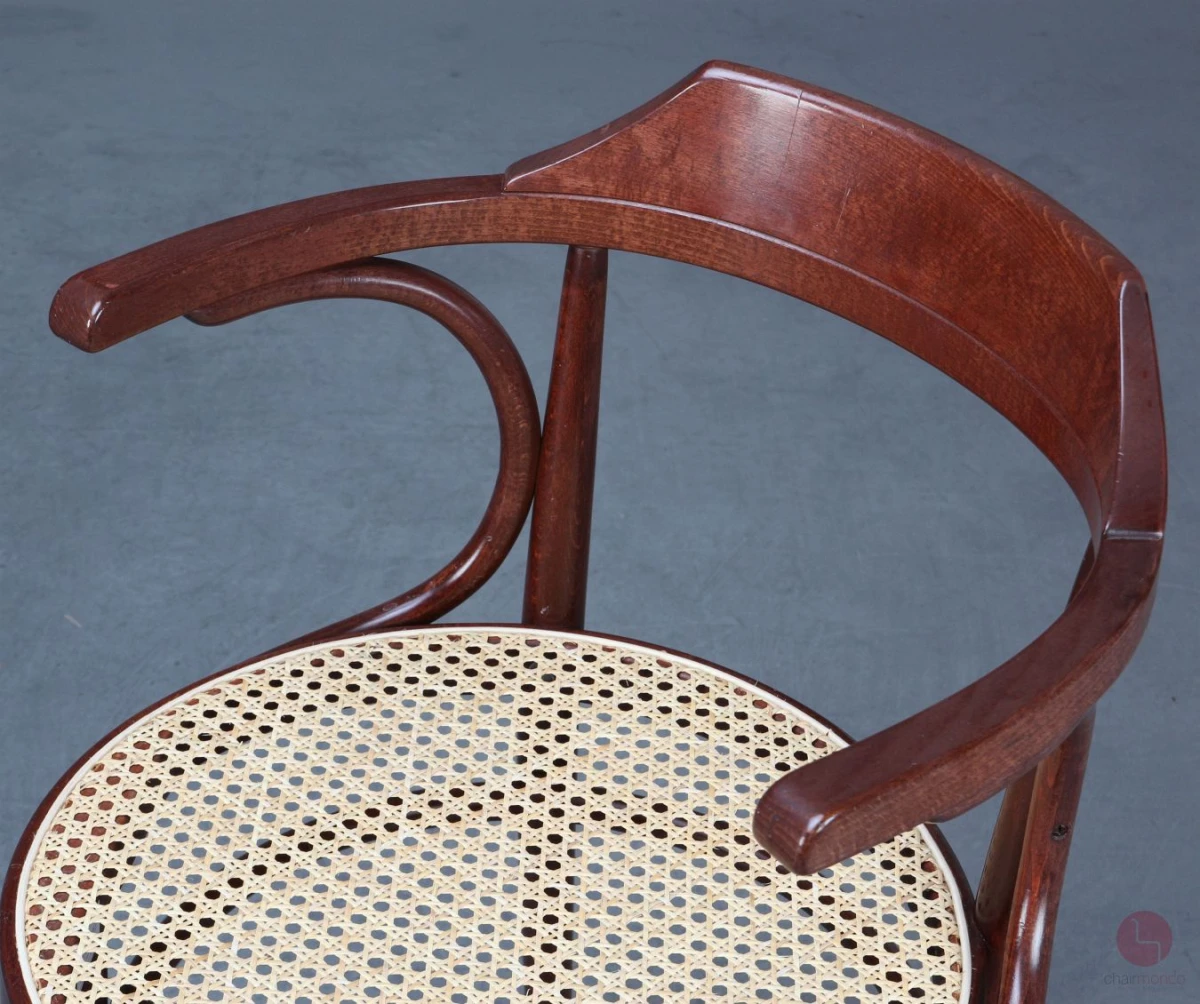 Thonet 233 Bugholz Stuhl in Mahagoni Braun mit neuem Geflecht gebraucht