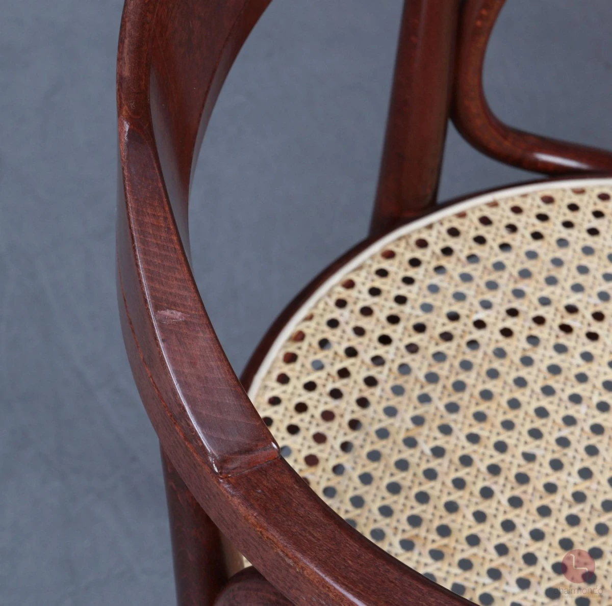 Thonet 233 Bugholz Stuhl in Mahagoni Braun mit neuem Geflecht gebraucht