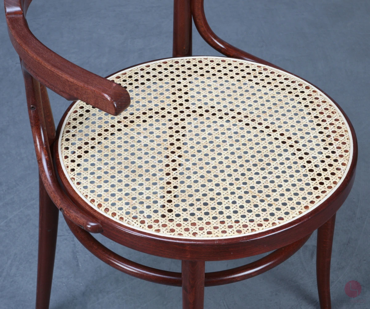 Thonet 233 Bugholz Stuhl in Mahagoni Braun mit neuem Geflecht gebraucht
