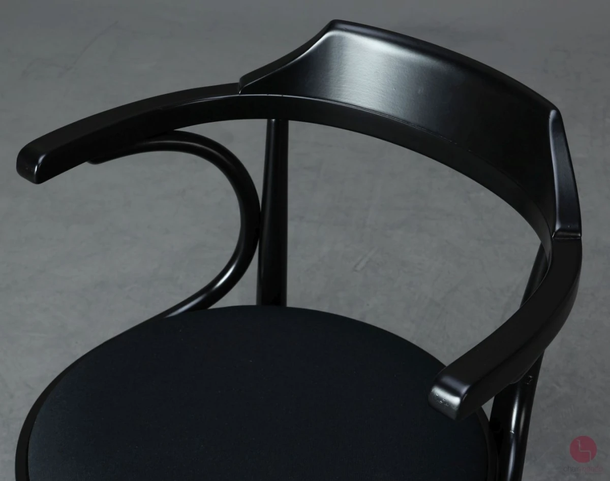 Thonet 233 P Bugholzstuhl in Schwarz mit Stoff Polster aufbereitet - gebraucht