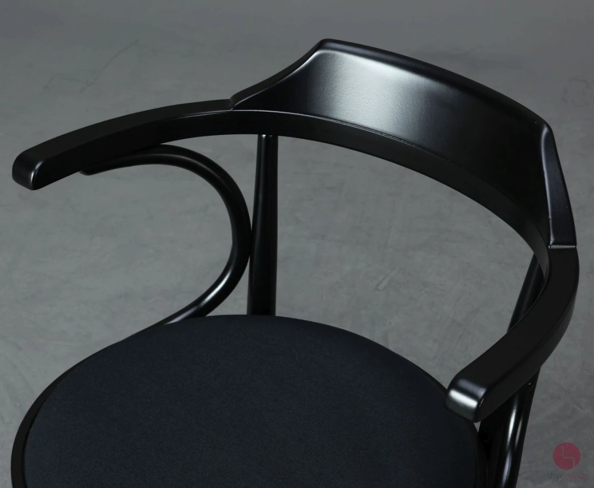 Thonet 233 P Bugholzstuhl in Schwarz mit Stoff Polster aufbereitet - gebraucht