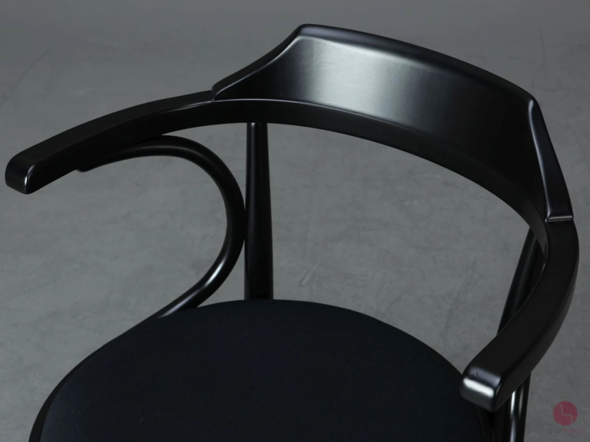 Thonet 233 P Bugholzstuhl in Schwarz mit Stoff Polster aufbereitet - gebraucht