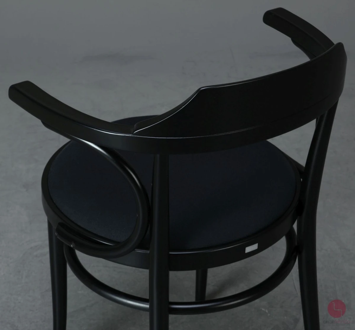 Thonet 233 P Bugholzstuhl in Schwarz mit Stoff Polster aufbereitet - gebraucht