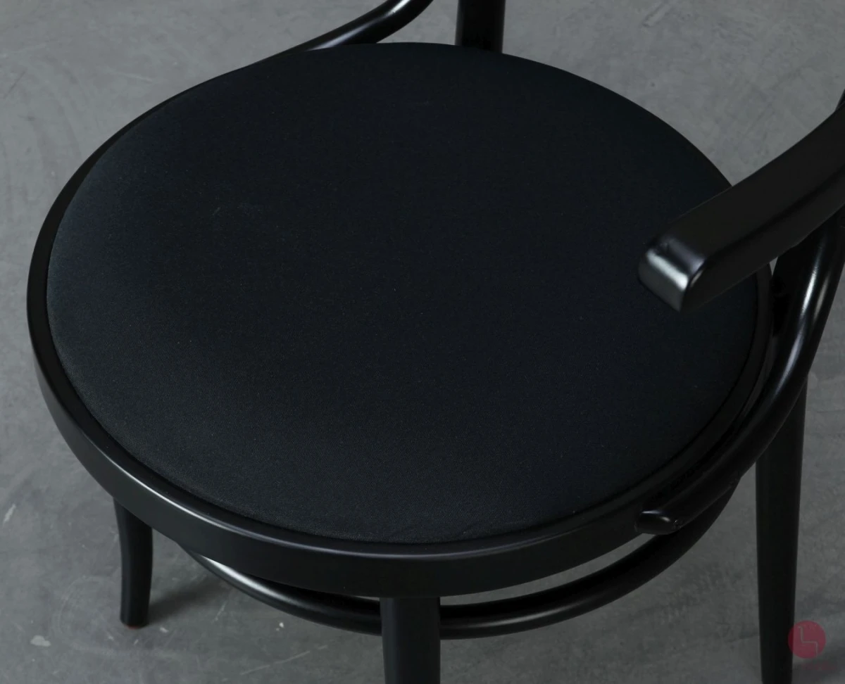 Thonet 233 P Bugholzstuhl in Schwarz mit Stoff Polster aufbereitet - gebraucht