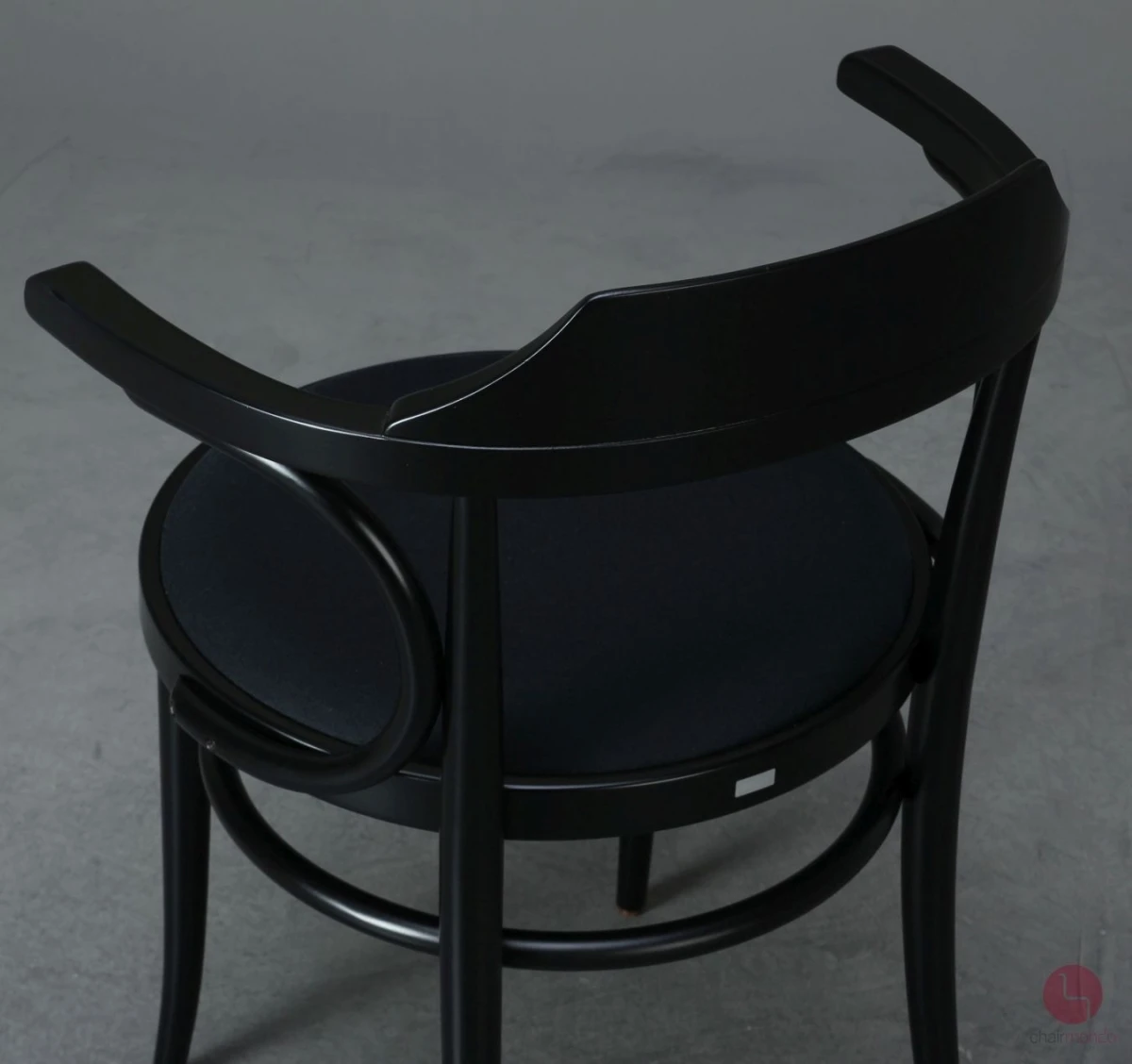 Thonet 233 P Bugholzstuhl in Schwarz mit Stoff Polster aufbereitet - gebraucht