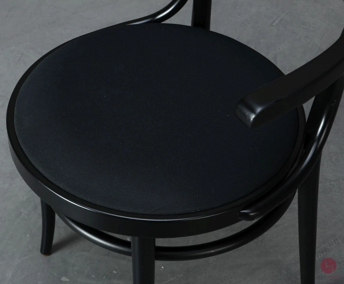 Thonet 233 P Bugholzstuhl in Schwarz mit Stoff Polster aufbereitet - gebraucht