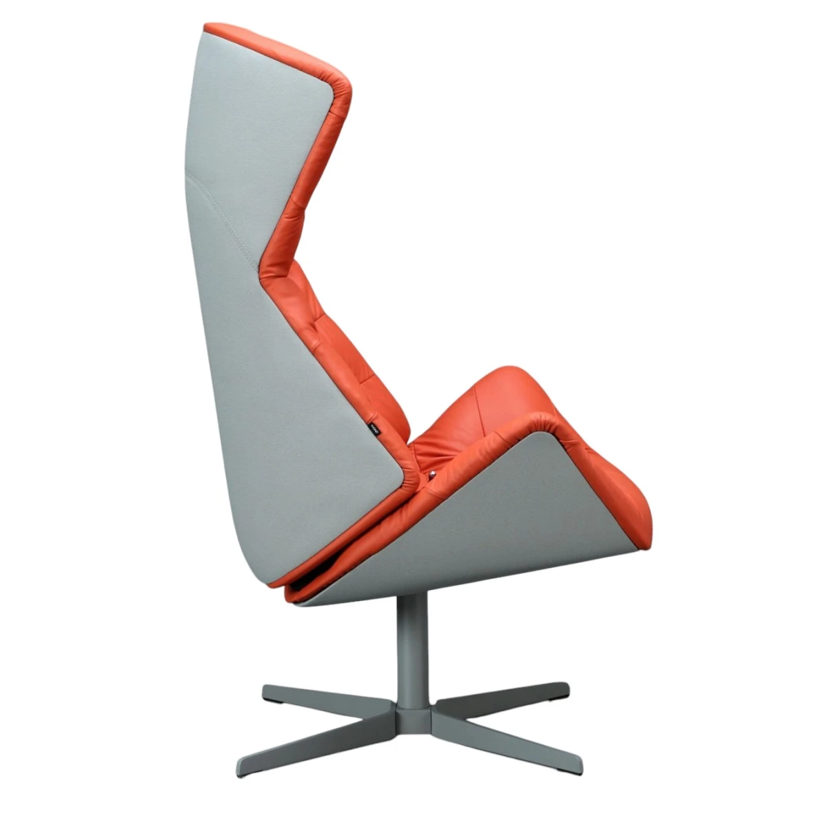 Thonet 808 Sessel mit Leder Sitzfläche Begonia und Stoff Außenschale Verkehrsgrau