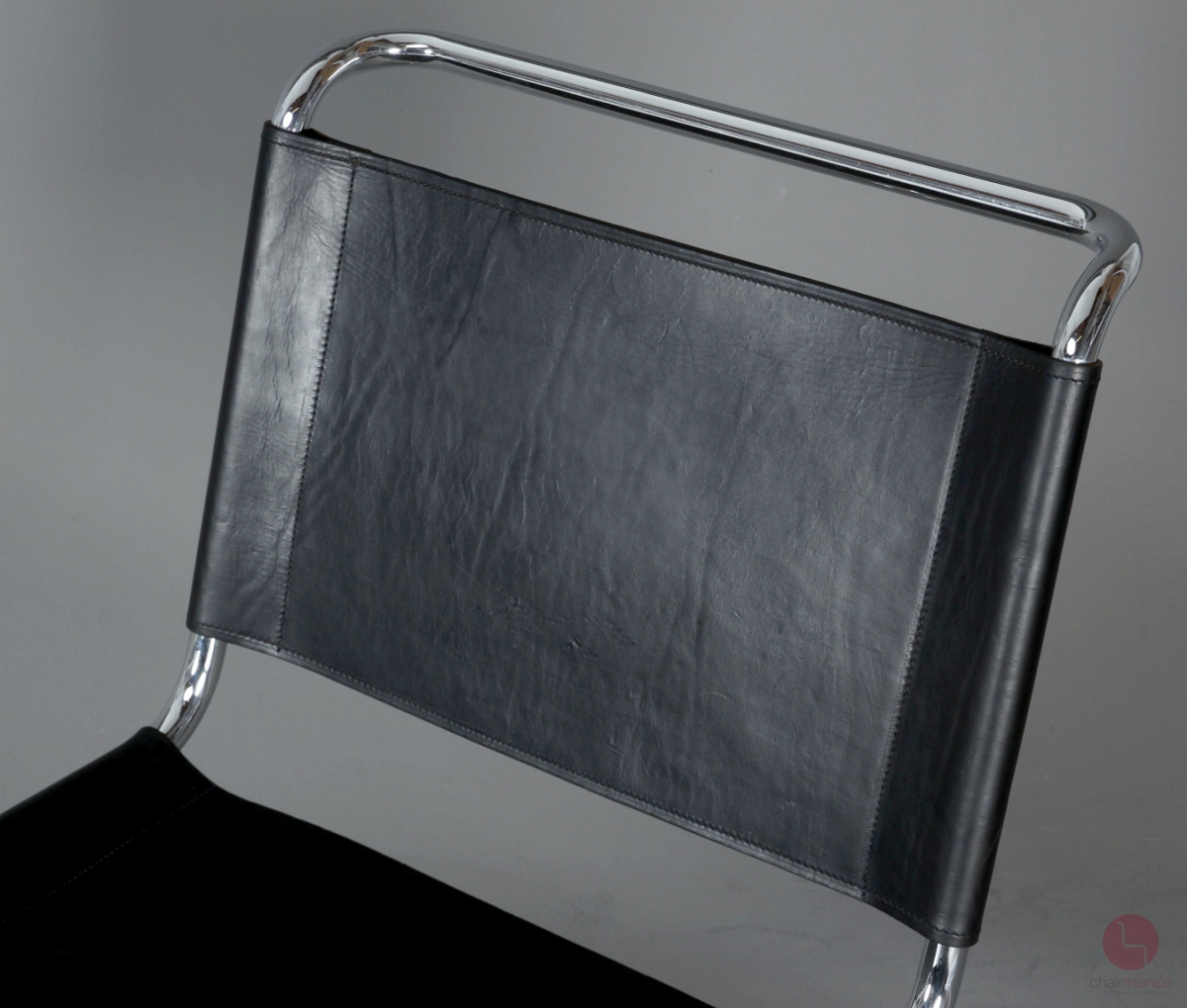 Preview: Thonet MR Lounge Sessel mit schwarzem Leder Rückenlehne vorne