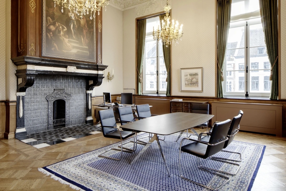 Thonet S 61 V Leder nero schwarz Rückansicht Interieur