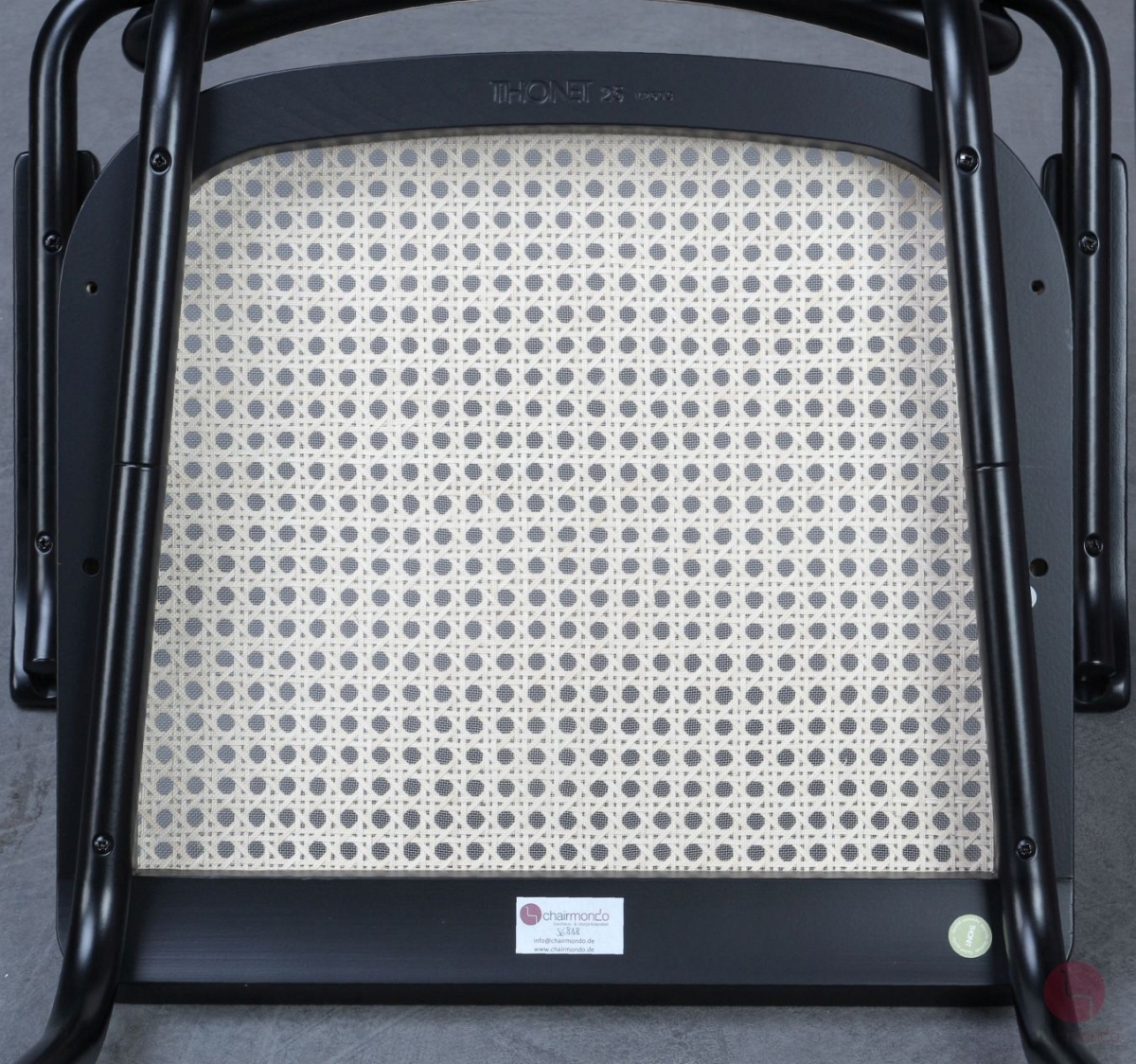 Thonet S64 V Freischwinger mit schwarzem Gestell und Wiener Geflecht gebraucht