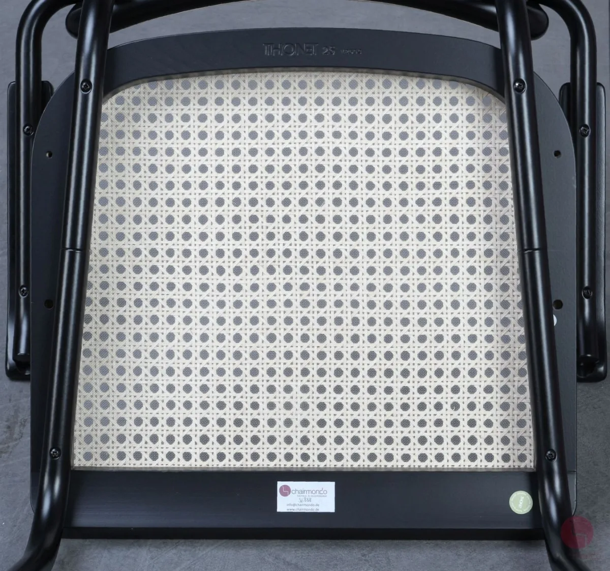 Thonet S64 V Freischwinger mit schwarzem Gestell und Wiener Geflecht gebraucht