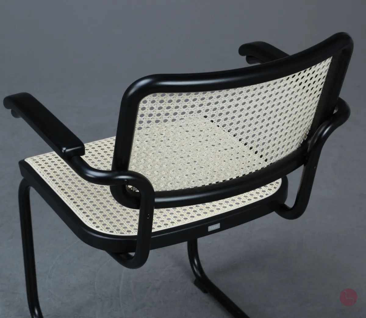 Thonet S64 V Freischwinger mit schwarzem Gestell und Wiener Geflecht gebraucht