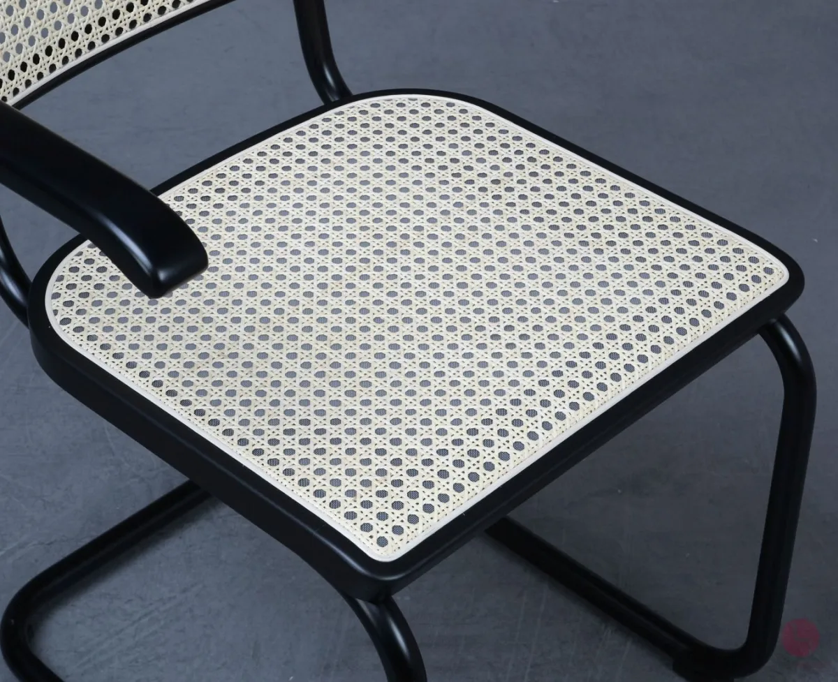 Thonet S64 V Freischwinger mit schwarzem Gestell und Wiener Geflecht gebraucht