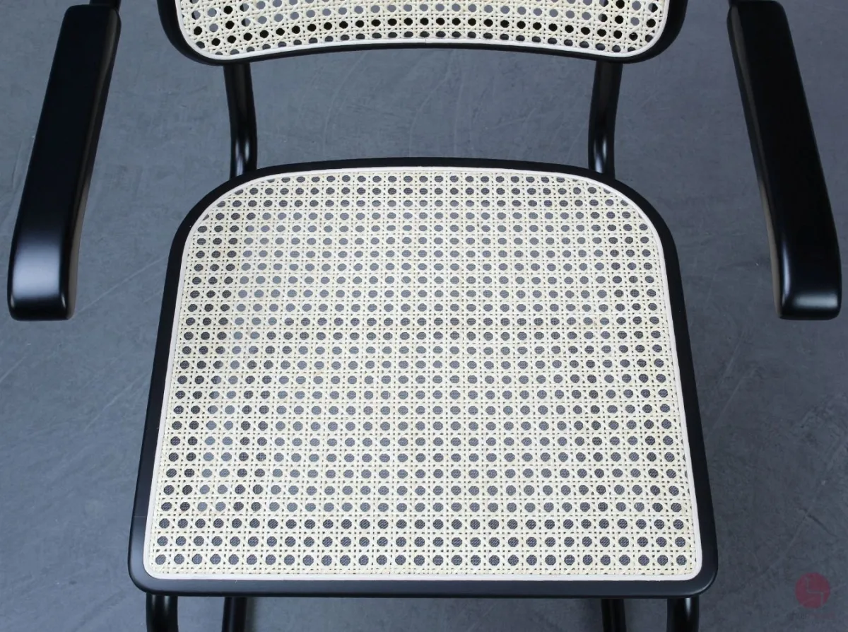 Thonet S64 V Freischwinger mit schwarzem Gestell und Wiener Geflecht gebraucht