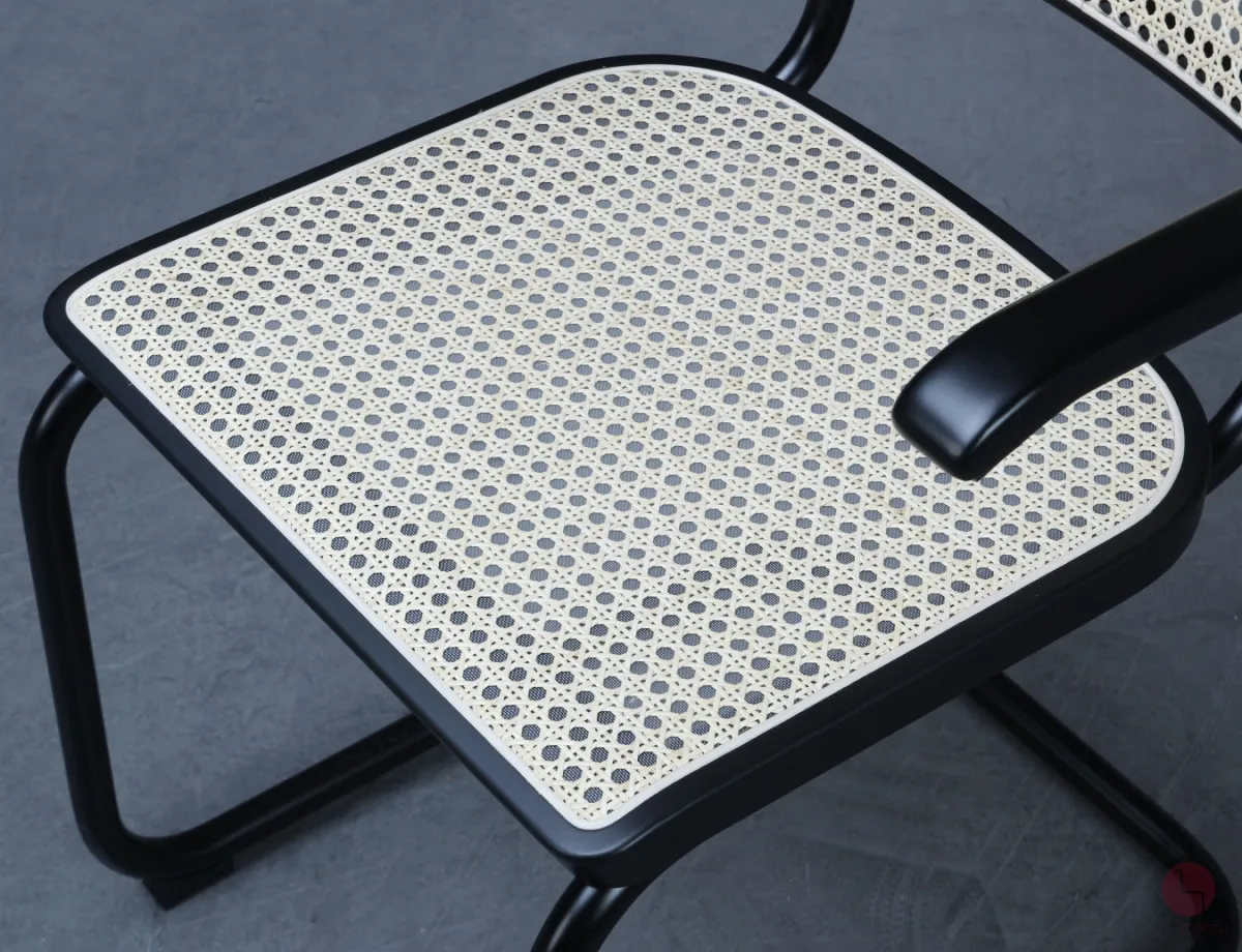 Thonet S64 V Freischwinger mit schwarzem Gestell und Wiener Geflecht gebraucht