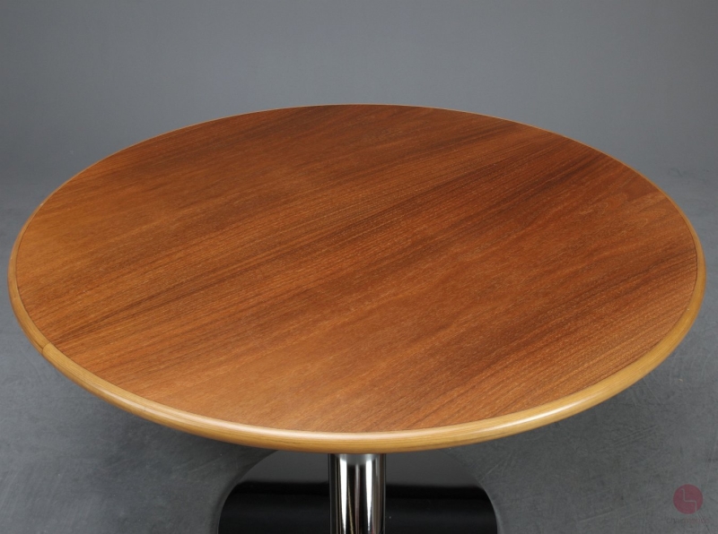 Preview: Thonet S1049 Esstisch mit Nussbaum Holz, 120 cm gebraucht