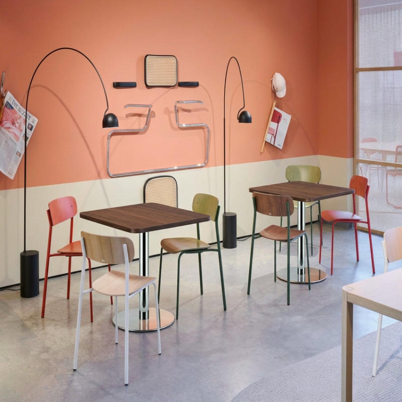 Preview: Thonet S1123 Eckiger Tisch aus Edelhölzern mit Stahlrohrgestell