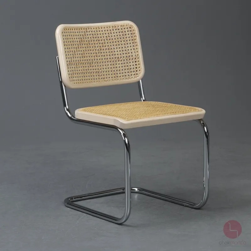 Thonet S32 Buche Freischwinger mit Wiener Geflecht und schöner Patina