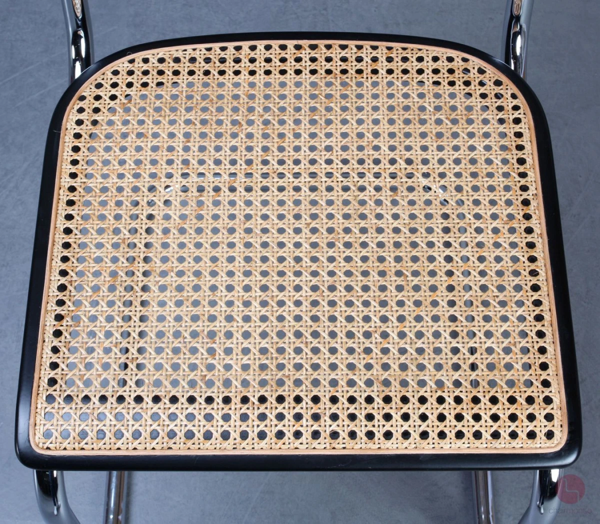 Thonet S32 Freischwinger in Schwarz mit Wiener Geflecht