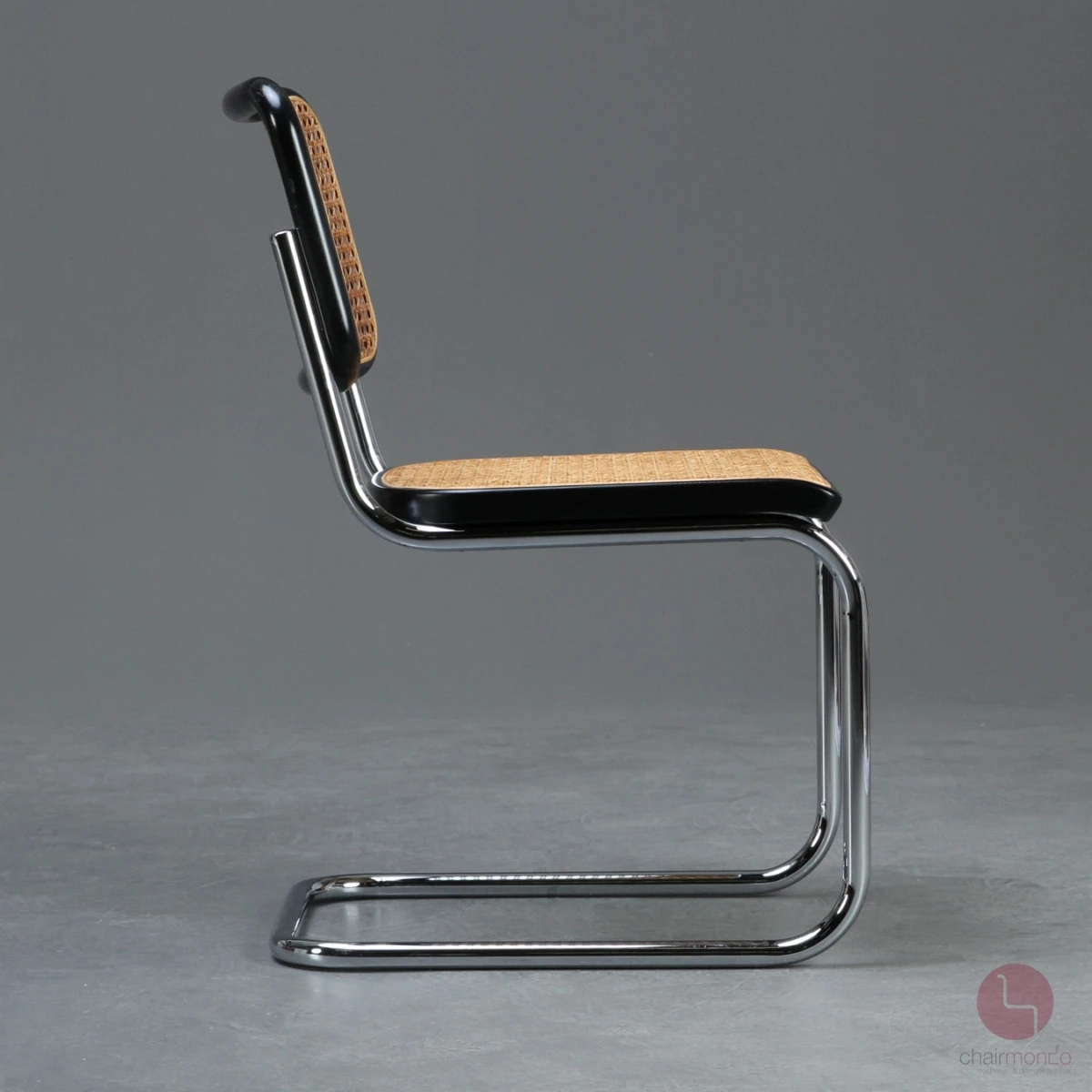 Thonet S32 Freischwinger in Schwarz mit Wiener Geflecht
