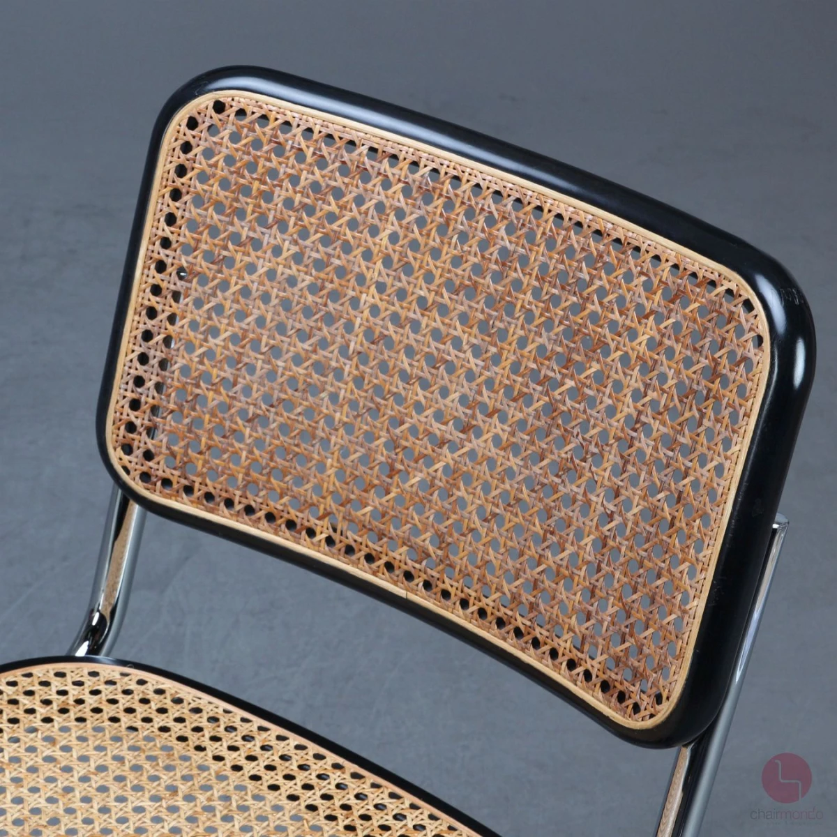 Thonet S32 Freischwinger in Schwarz mit Wiener Geflecht