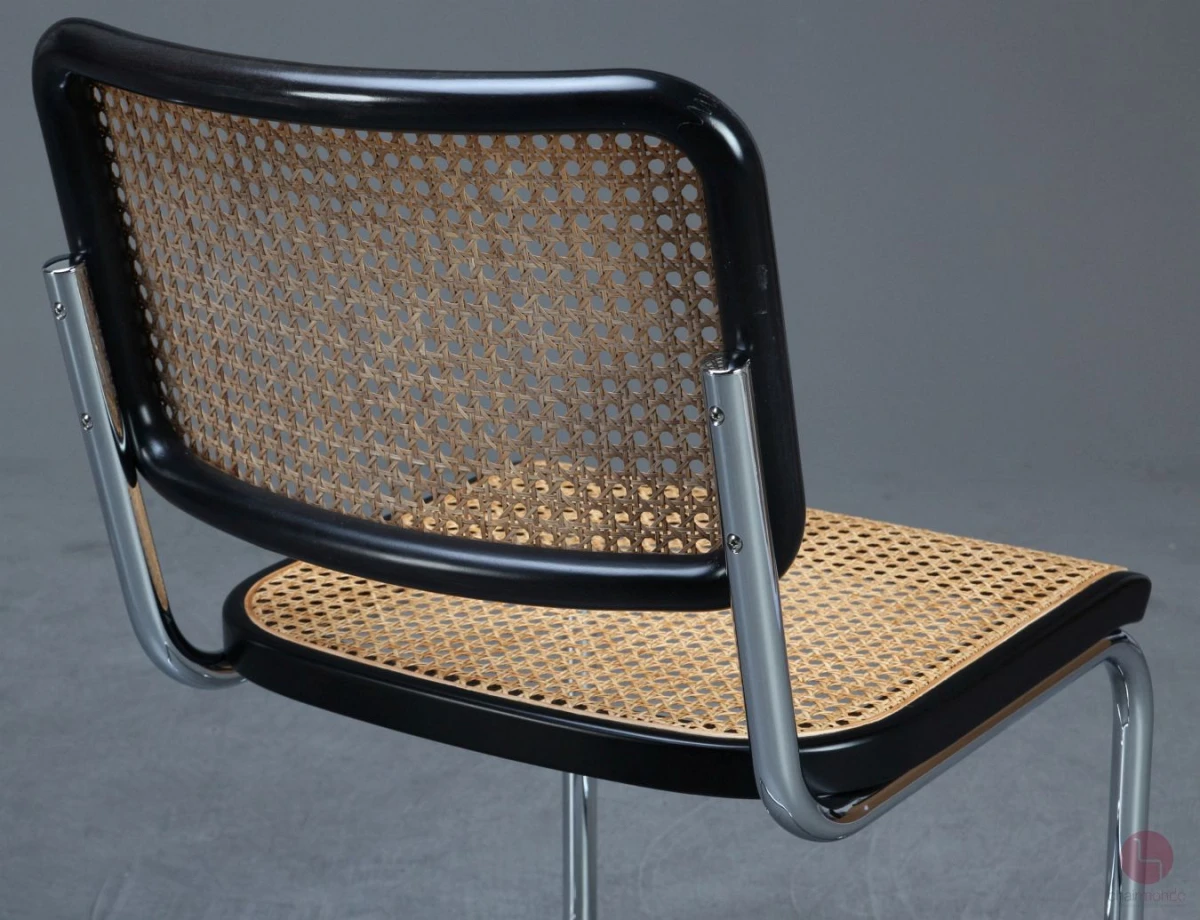 Thonet S32 Freischwinger in Schwarz mit Wiener Geflecht
