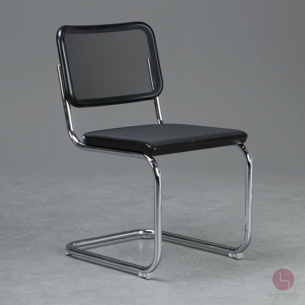 Thonet S32 N Freischwinger in Schwarz mit Netzgewebe