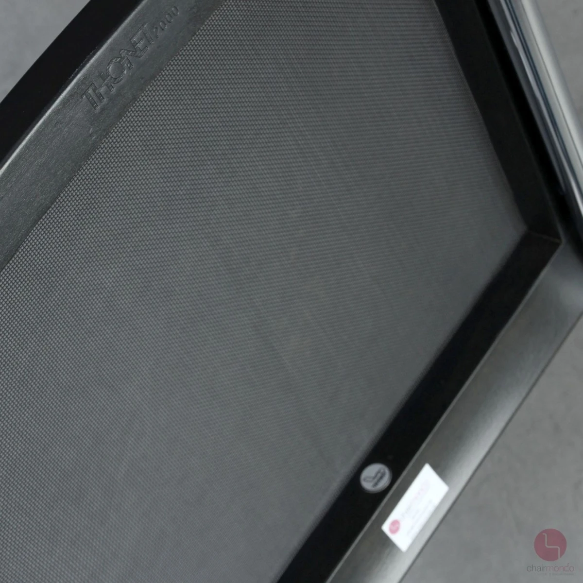 Thonet S32 N Freischwinger in Schwarz mit Netzgewebe